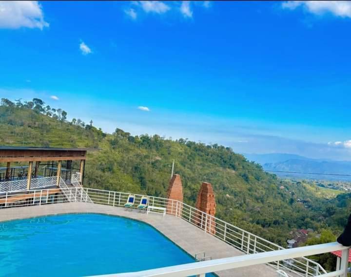 Tapian Ratu Camp Real Bukittinggi Dış mekan fotoğraf